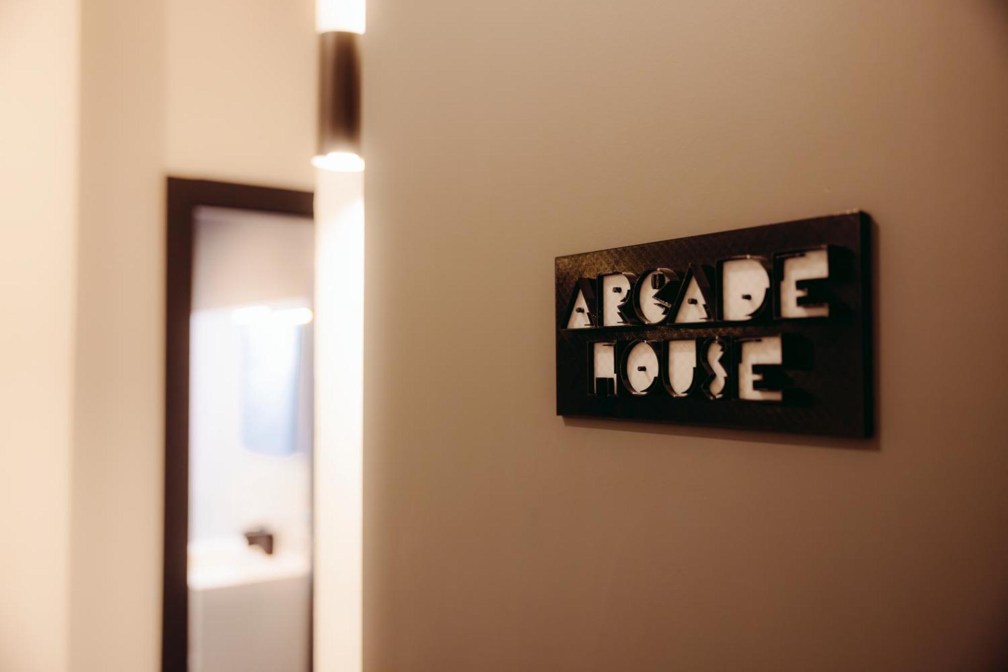 Arcade House Verona Fiera Netflix + Videogame Exterior photo